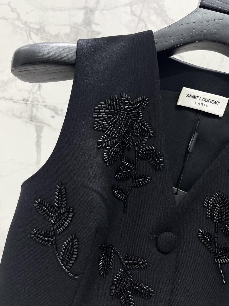 Костюмы Saint Laurent
