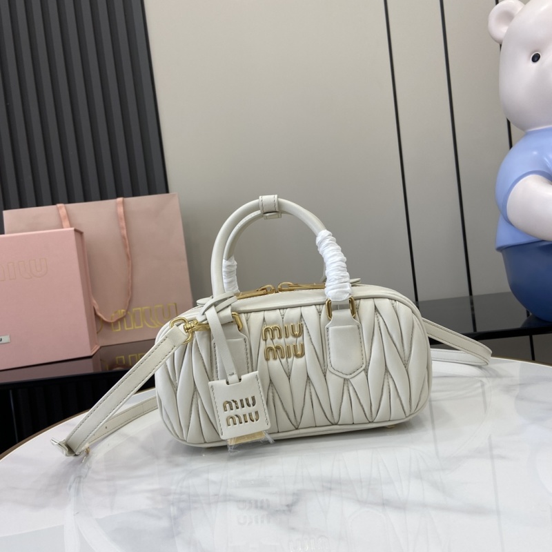 Сумка Miu Miu с ручками и ремнем