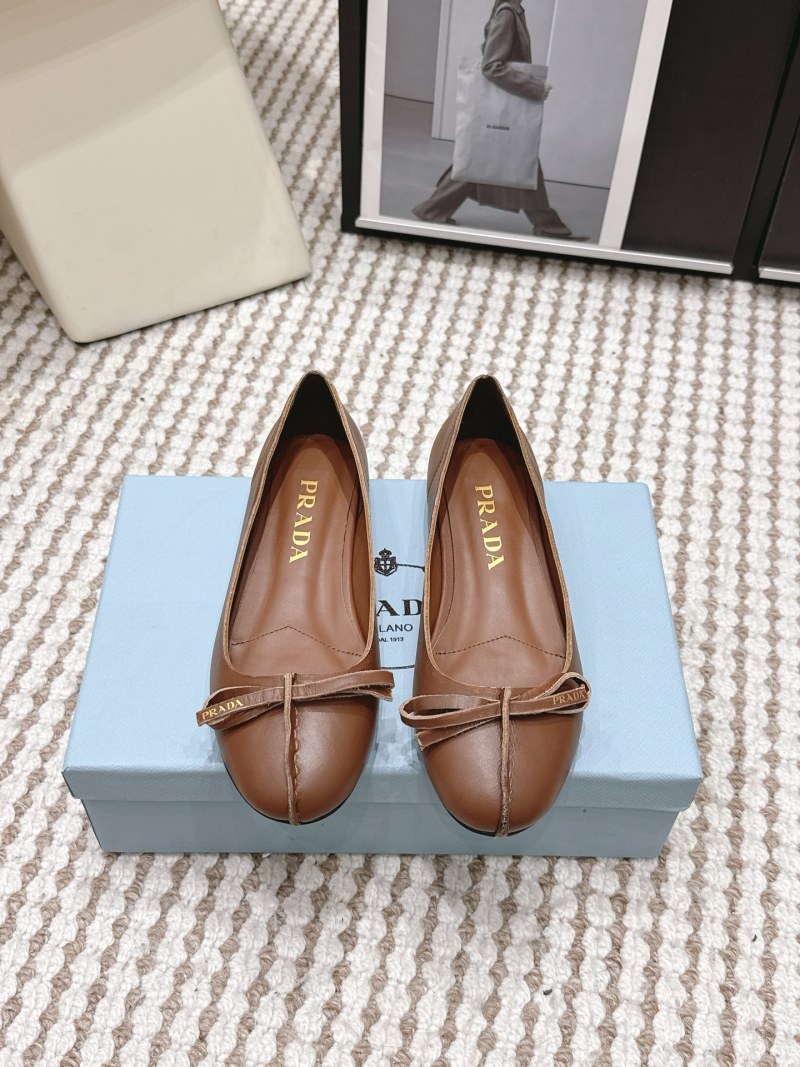 Балетки Prada с бантом