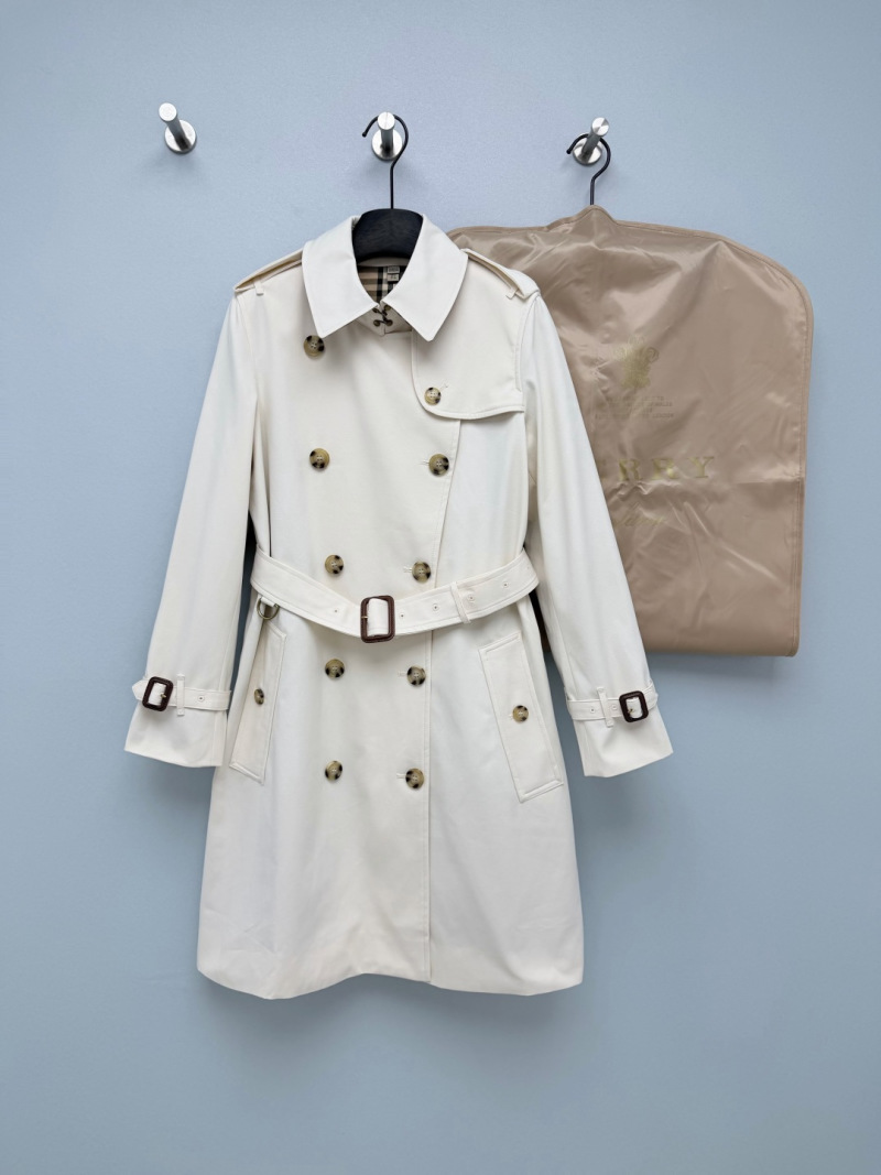 Белый тренч Burberry с поясом