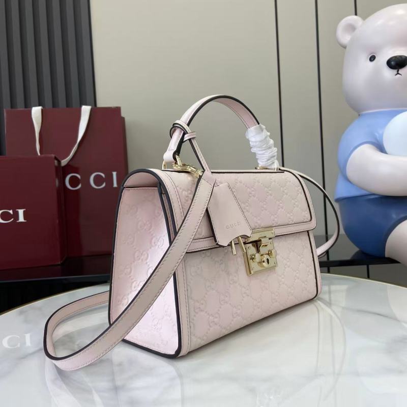 Женская сумка Gucci с золотой фурнитурой
