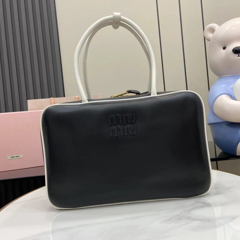 Сумка Miu Miu черная с белой окантовкой