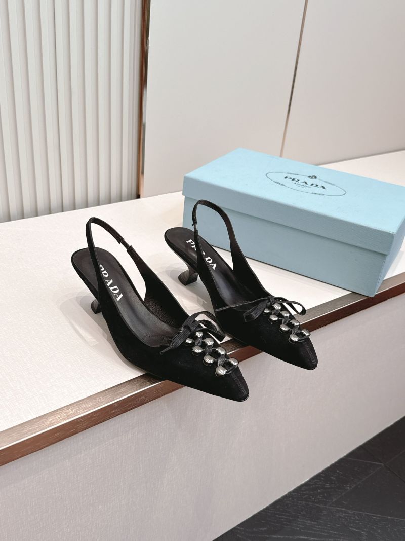 Черные женские туфли Prada на среднем каблуке
