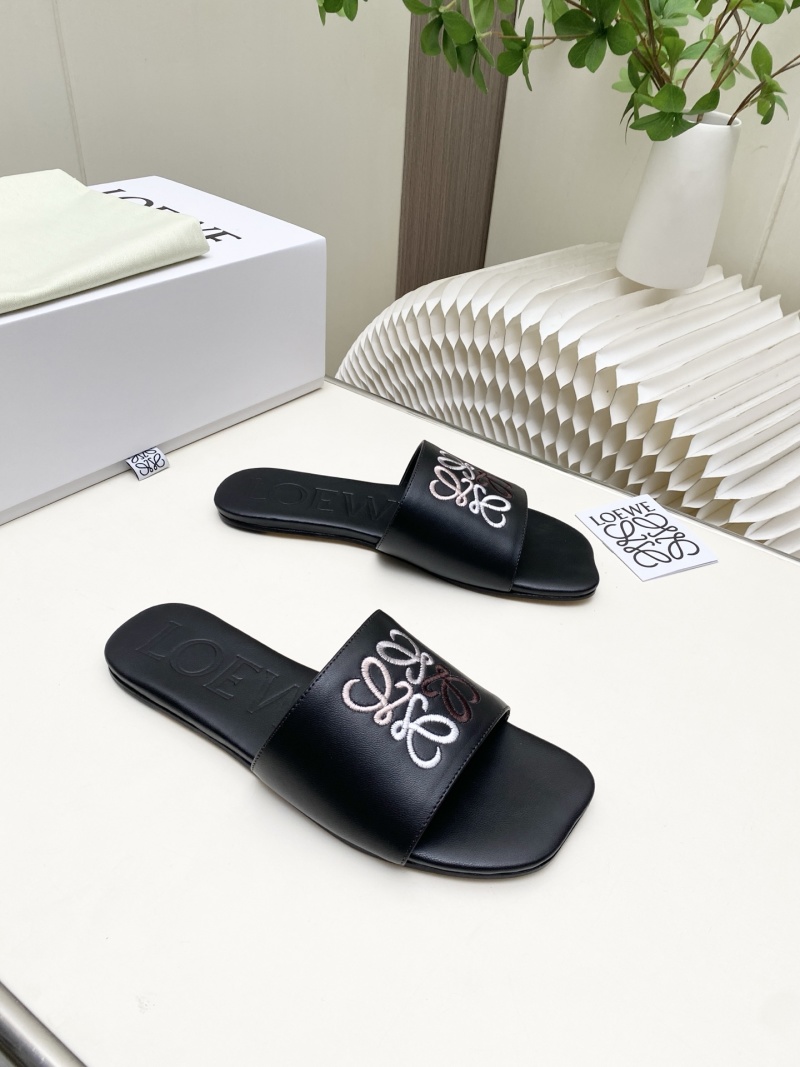 Чёрные шлёпанцы с узором Loewe