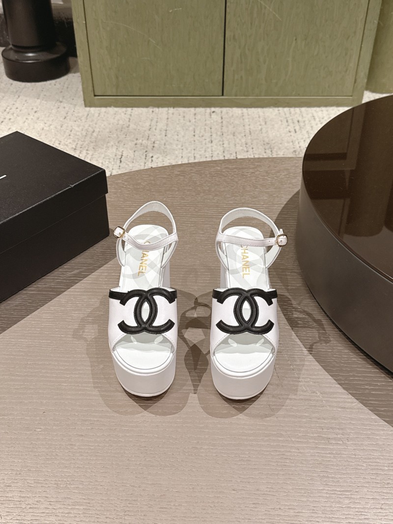 Босоножки белые на платформе с логотипом Chanel