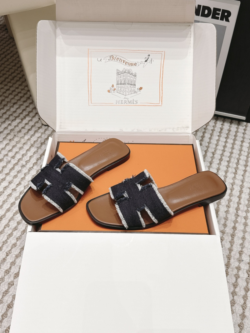 Женские шлёпанцы Hermes с ремешком в форме буквы H Hermès