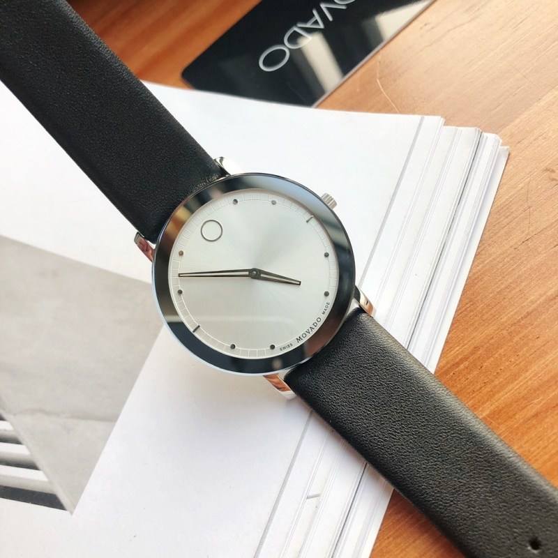 Часы Movado