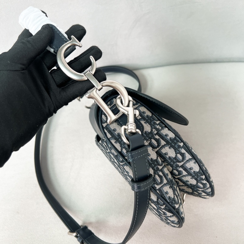 Сумка через плечо в стиле Saddle Dior