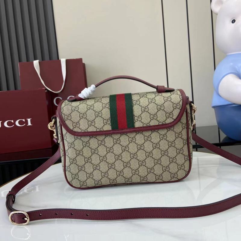 Сумка Gucci с монограммой и ремешком