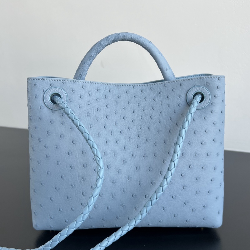 Сумка Bottega Veneta из страусиной кожи