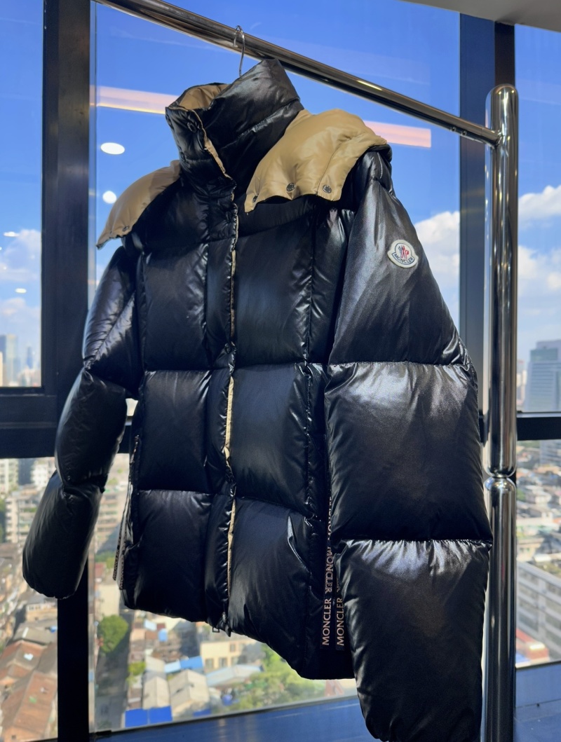 Пуховик Moncler