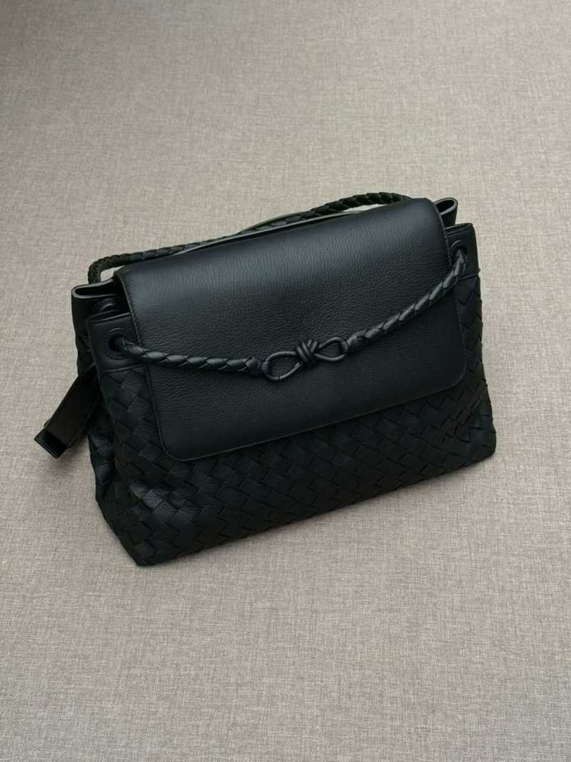 Чёрная сумка Bottega Veneta с плетением