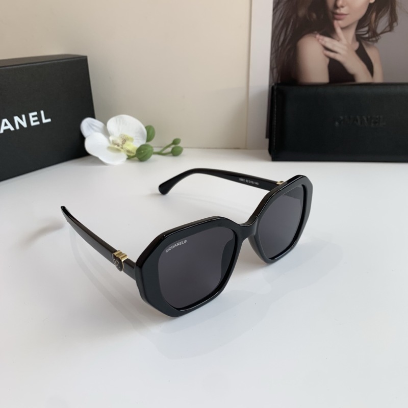 Солнцезащитные очки Chanel