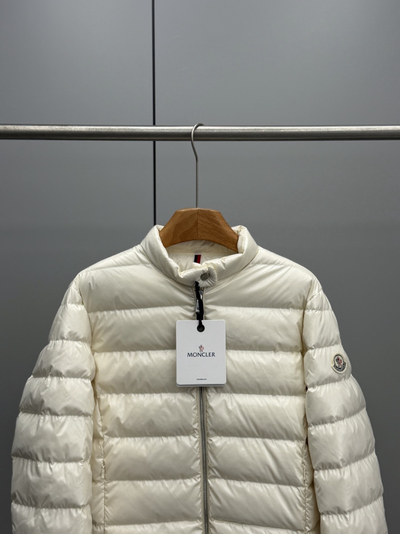 Пуховик Moncler