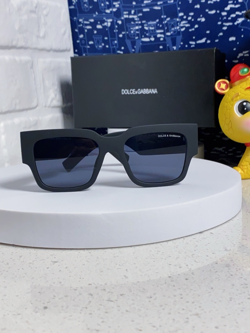 Солнцезащитные очки Dolce & Gabbana черные квадратные