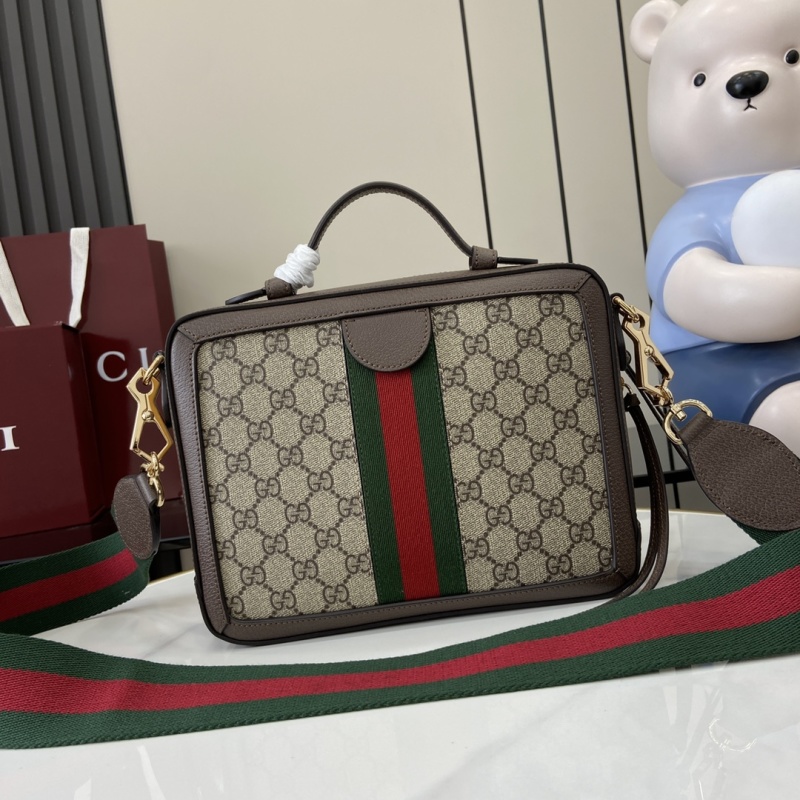 Сумка Gucci с монограммой и красной полосой