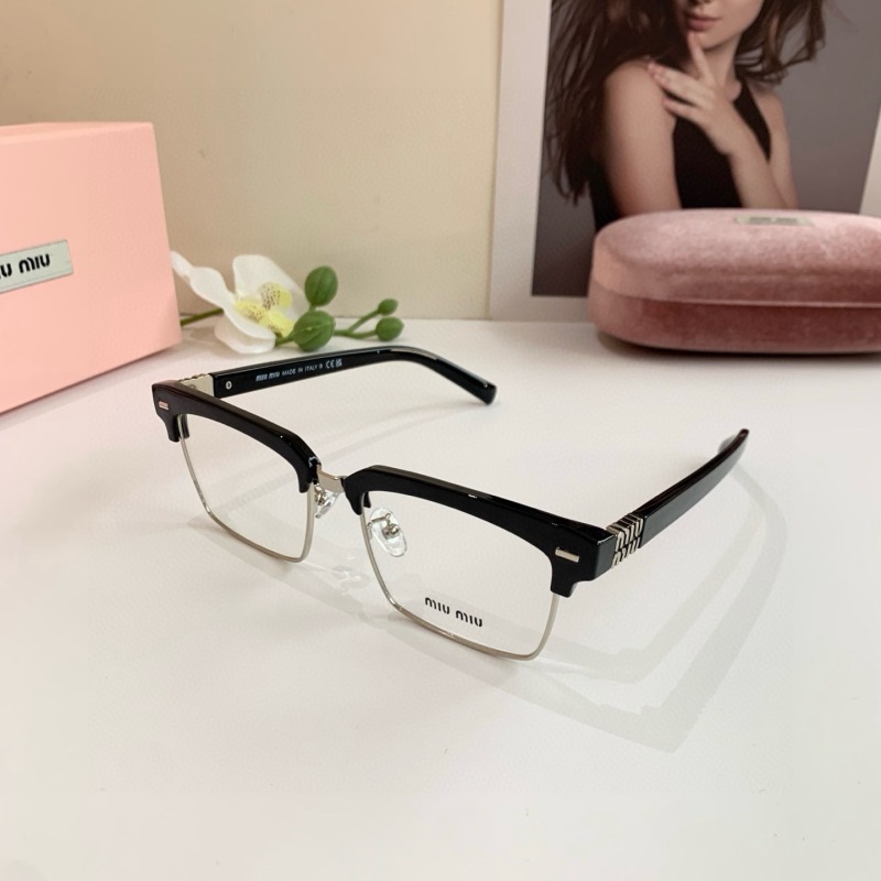 Солнцезащитные очки Miu Miu