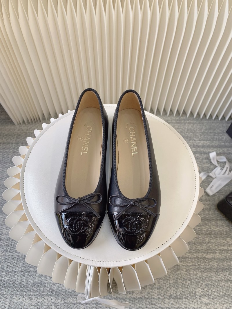 Женские черные балетки с лаковым декором на мыске Chanel