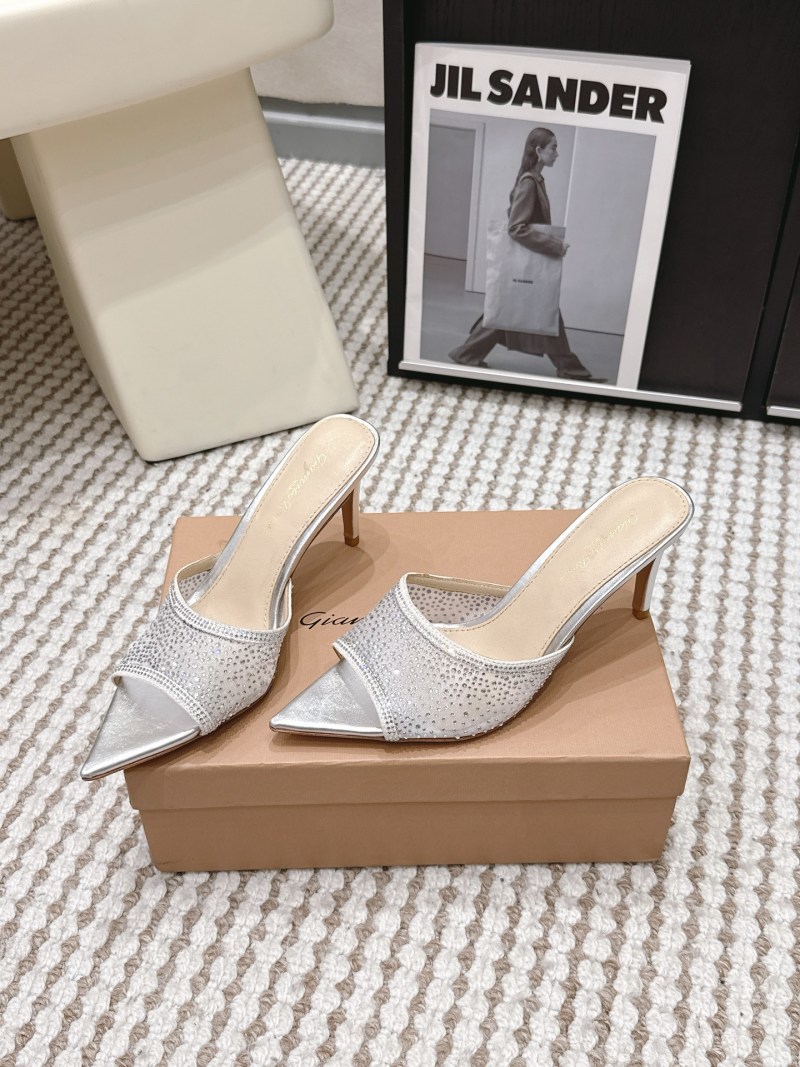 Женские туфли Gianvito Rossi с сетчатым верхом и камнями