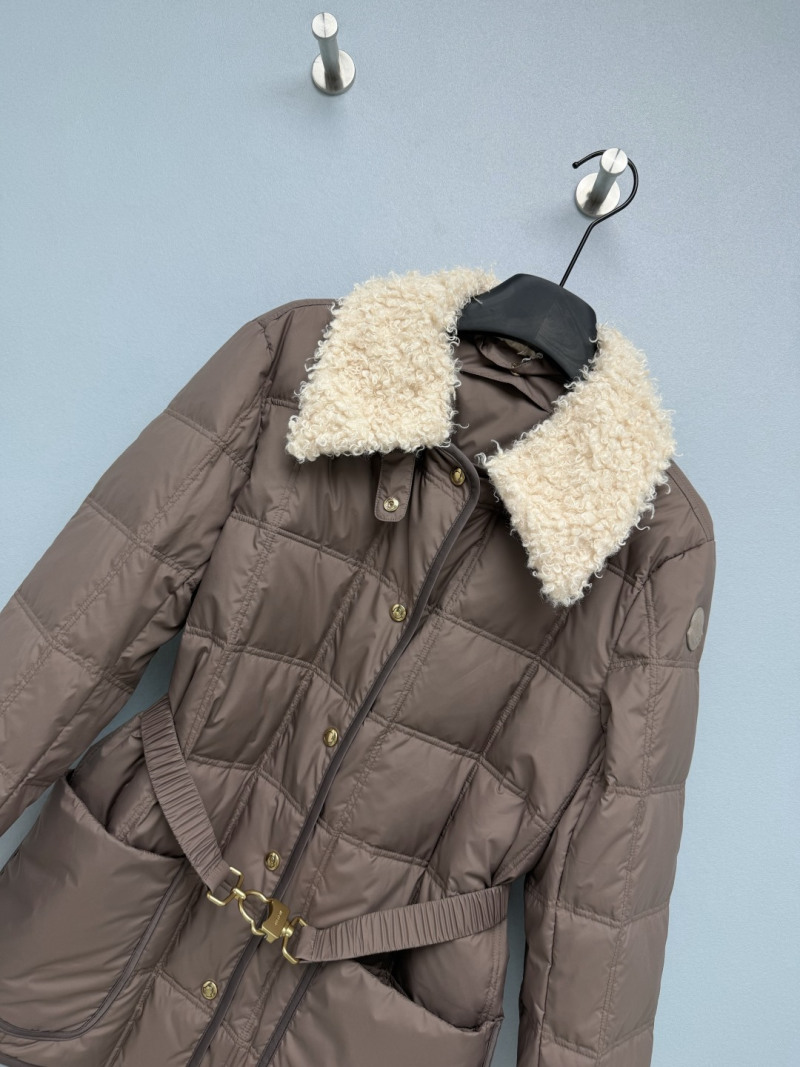 Пуховик Moncler с меховым воротником