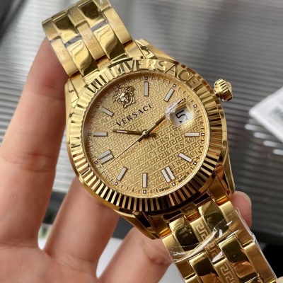 Часы Versace