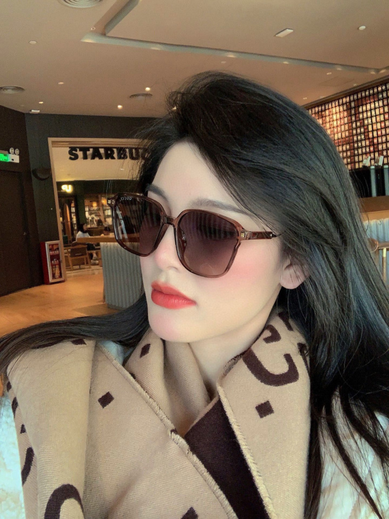 Солнцезащитные очки Gucci, модель G7231