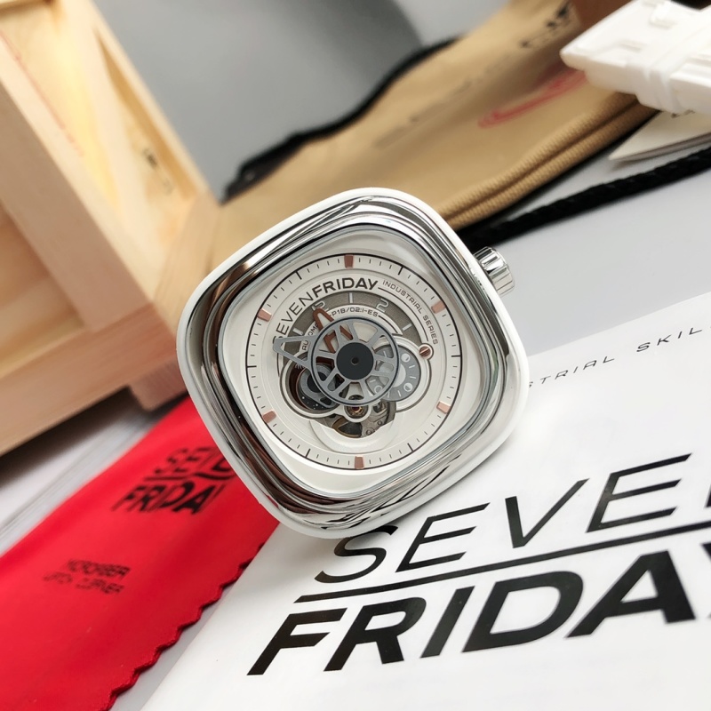 Часы SevenFriday