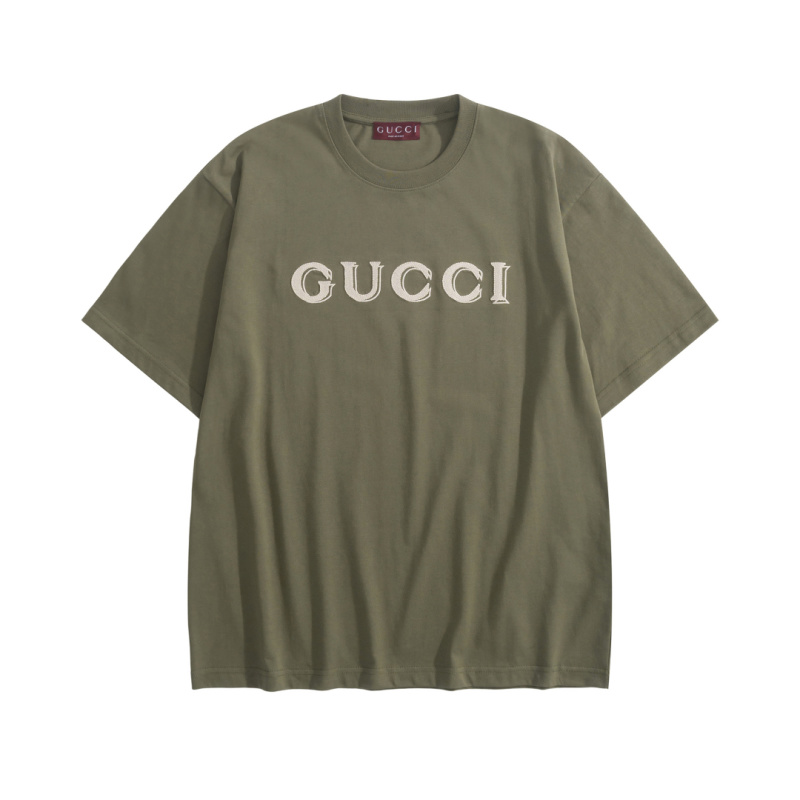Мужская хлопковая футболка Gucci с вышитым логотипом. Коллекция весна 2026.