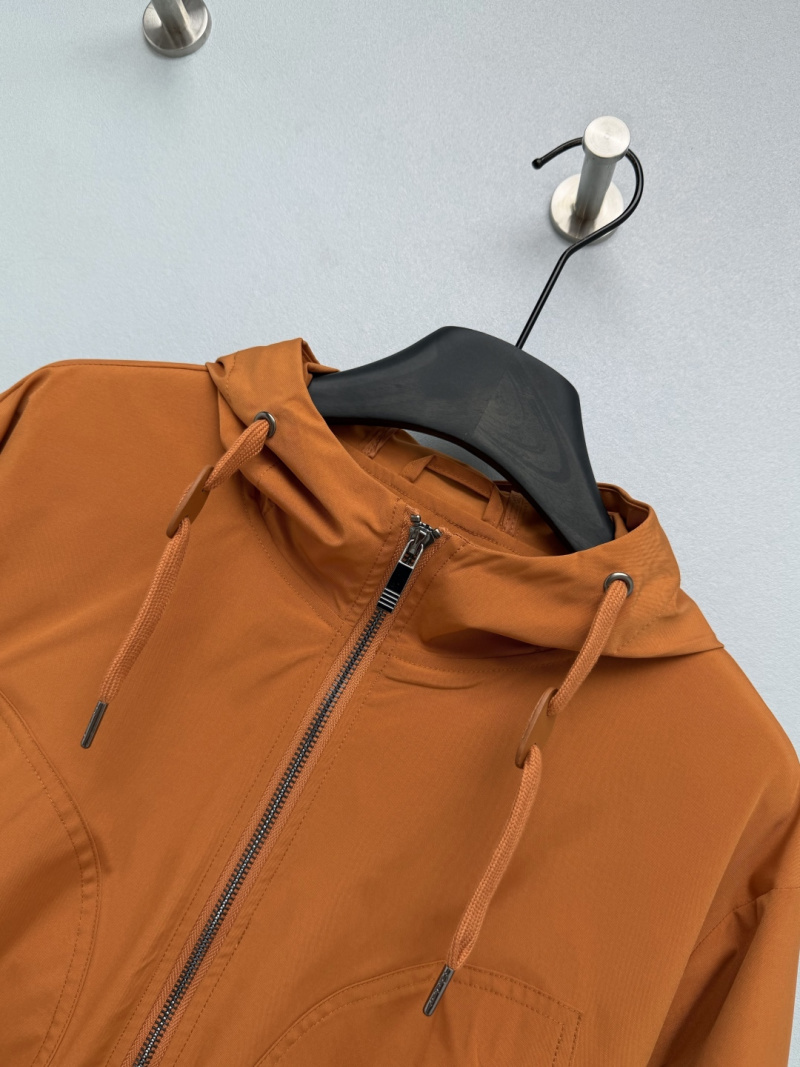 Куртка Moncler с капюшоном и поясом