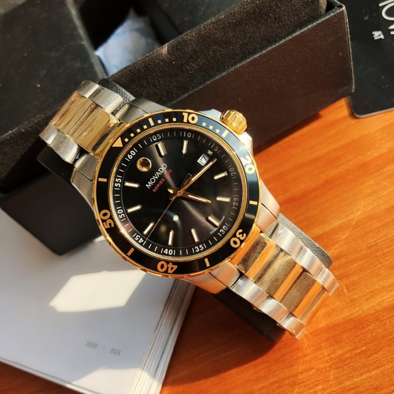 Часы Movado