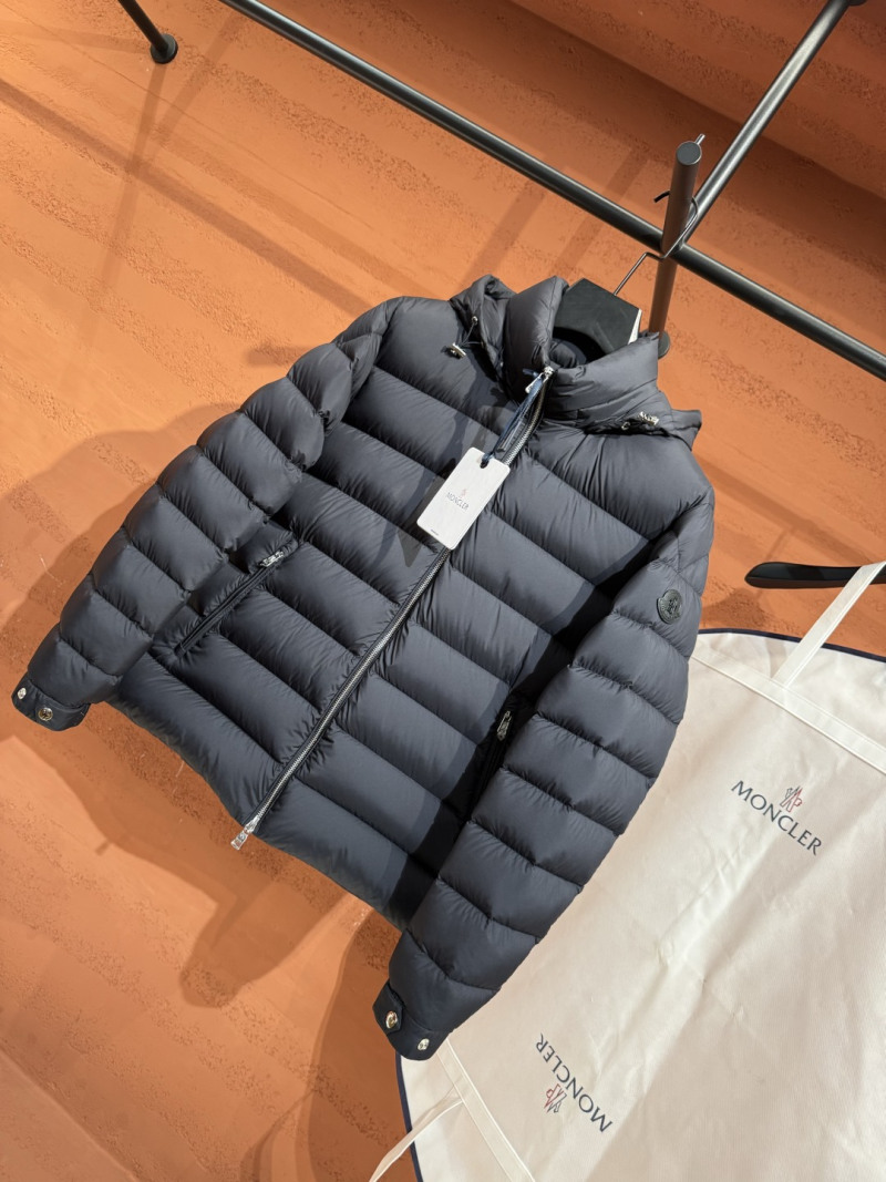 Пуховик Moncler