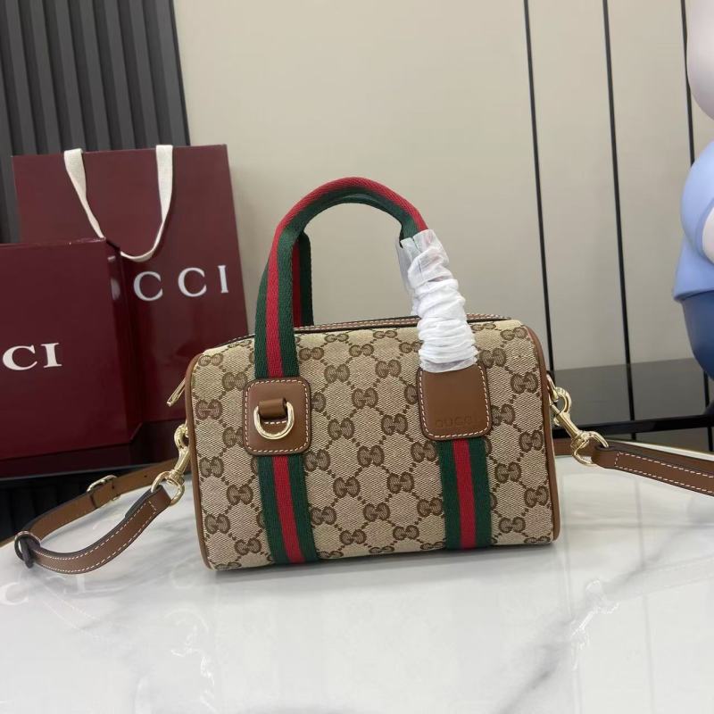 Сумка Gucci с монограммой и ремешком