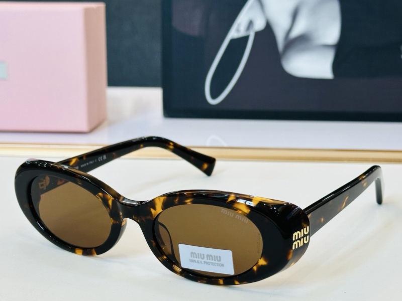Солнцезащитные очки Miu Miu B09S