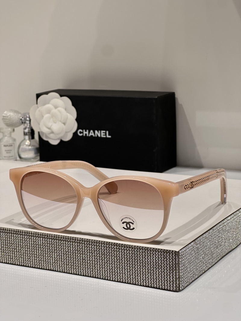 Солнцезащитные очки Chanel телесного цвета
