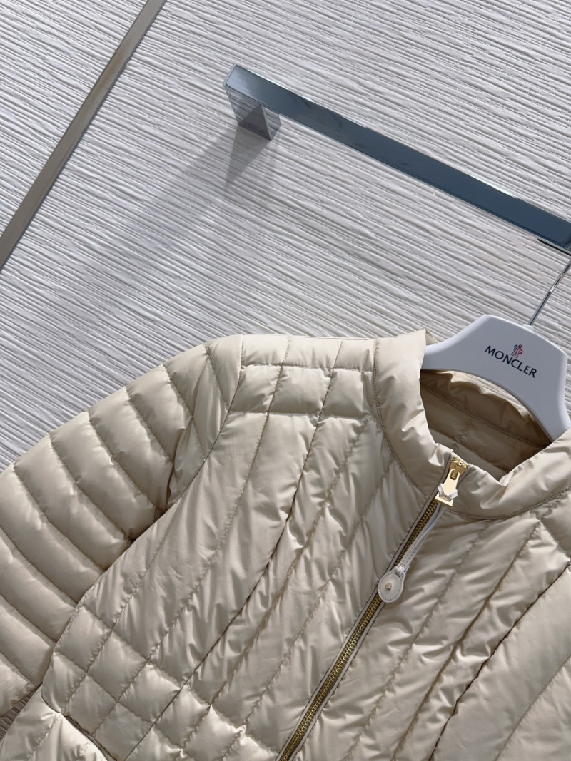 Пуховик Moncler