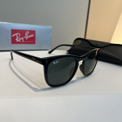 Солнцезащитные очки Ray-Ban черные, классическая модель