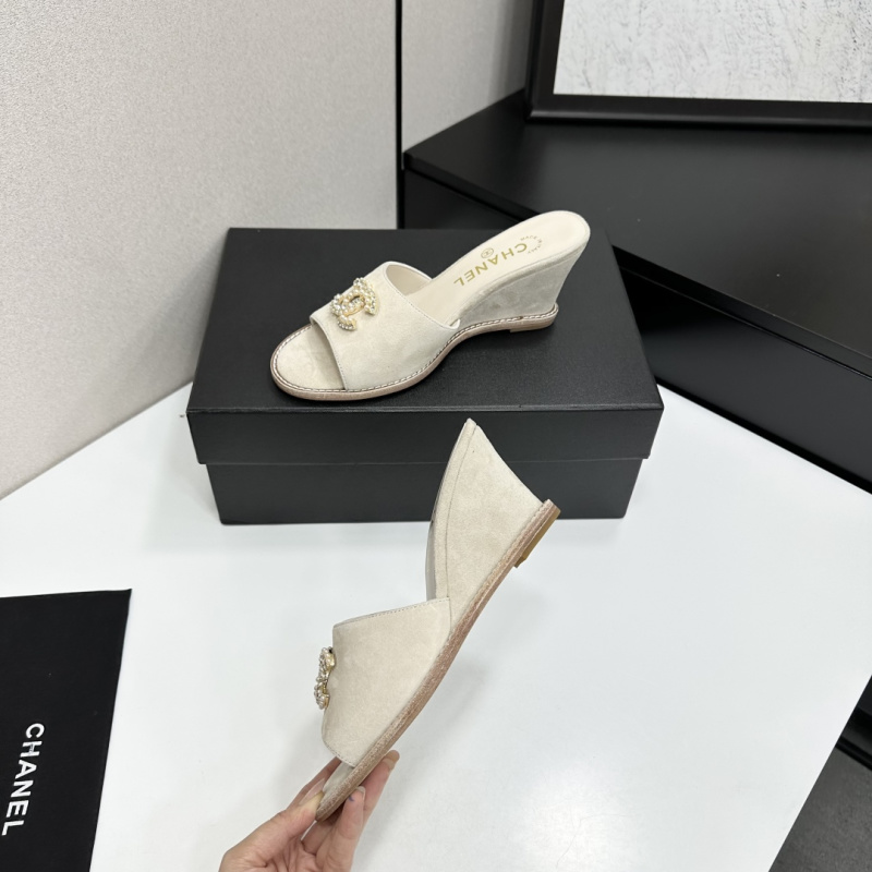 Женские мюли на каблуке-клине со стразами Chanel