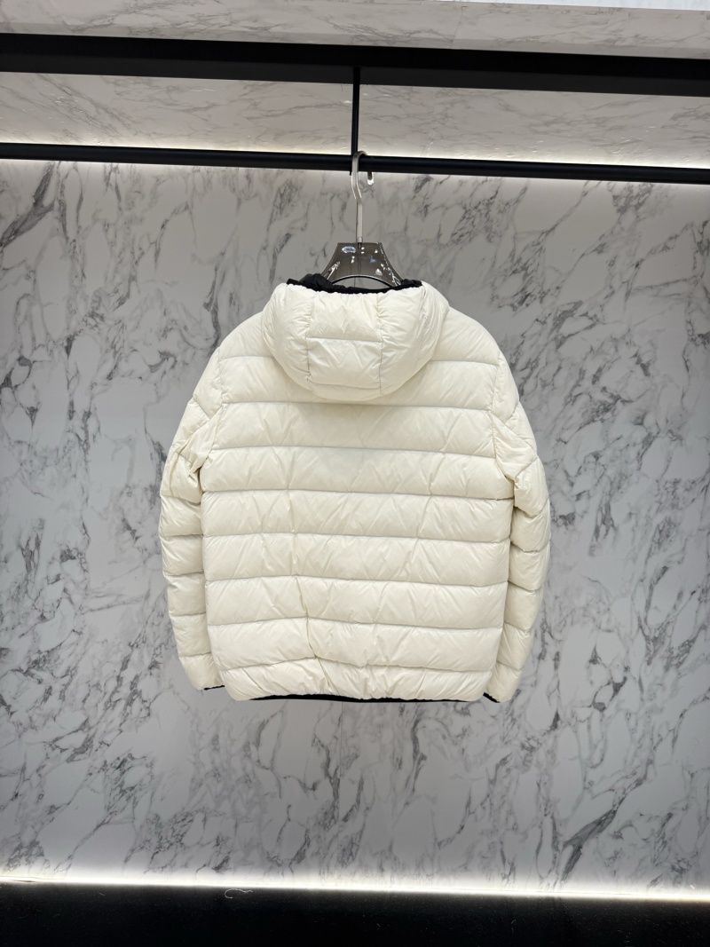 Пуховик Moncler