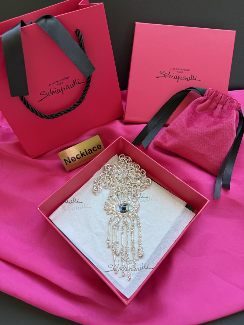 Колье с глазом Schiaparelli