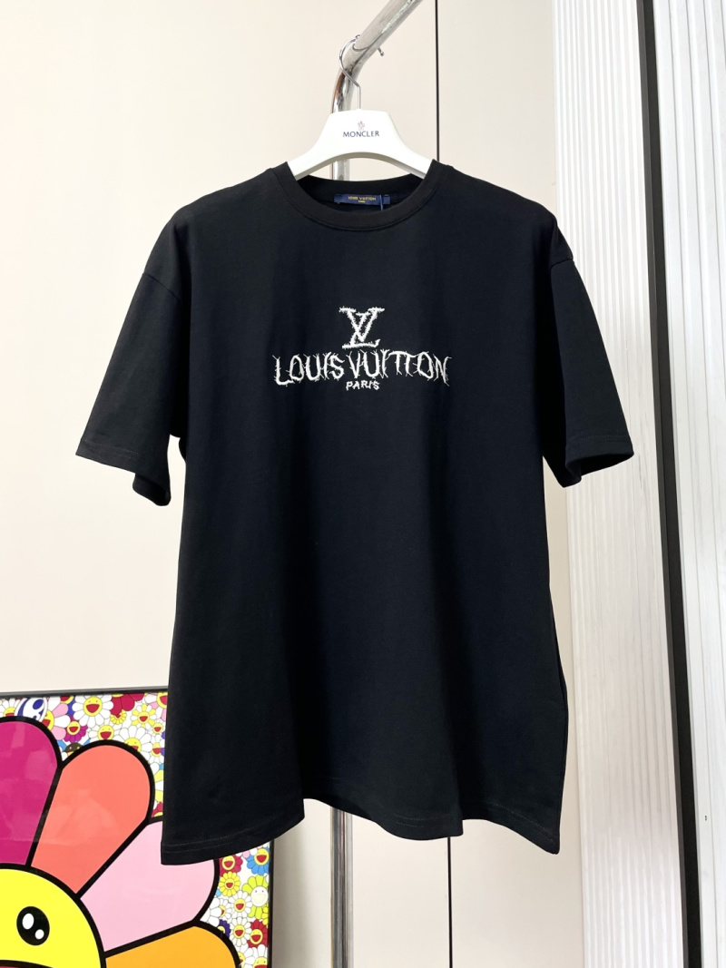 Футболка черная с вышивкой Louis Vuitton
