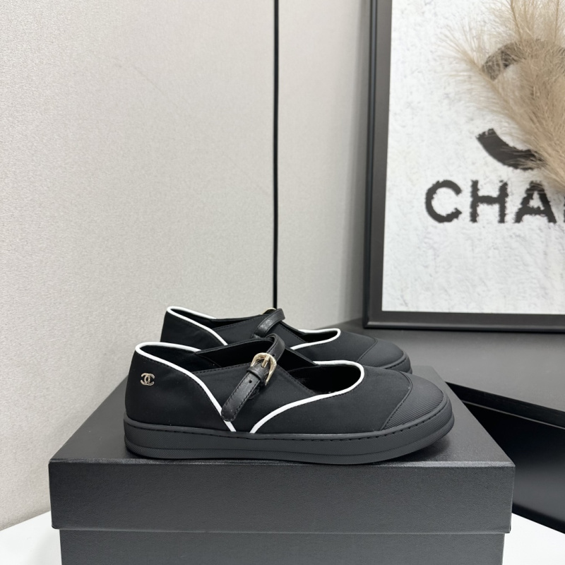 Черные женские слипоны с ремешком Chanel