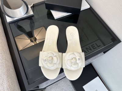 Сандалии Chanel белого цвета