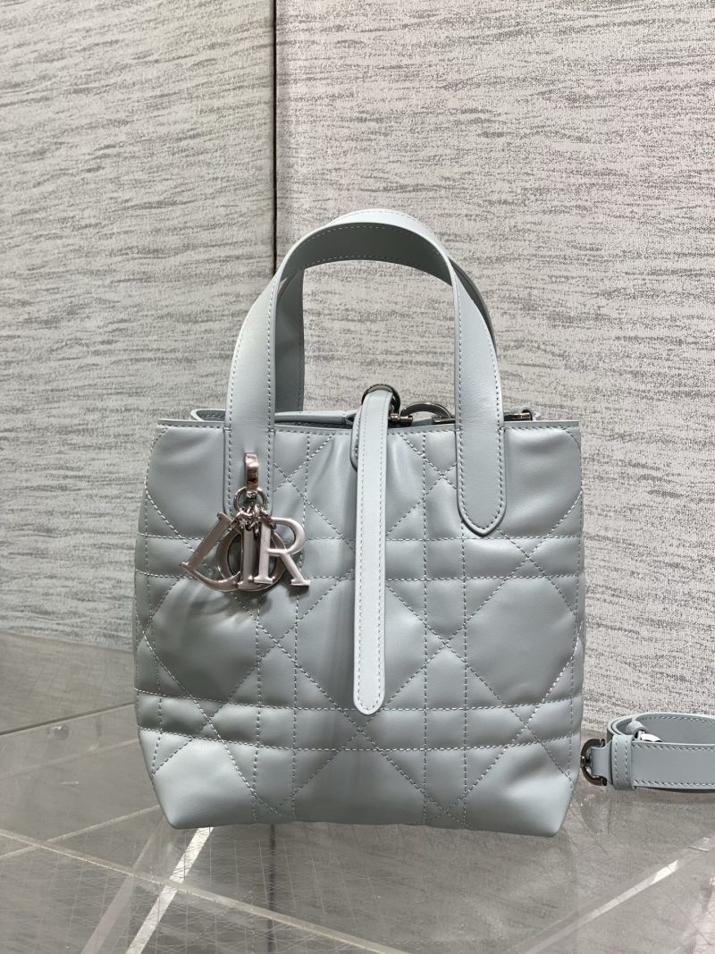Сумка Dior с крестообразной строчкой