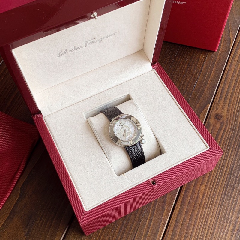 Часы Ferragamo