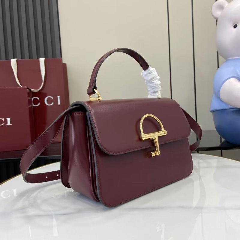 Сумка Gucci с золотой фурнитурой