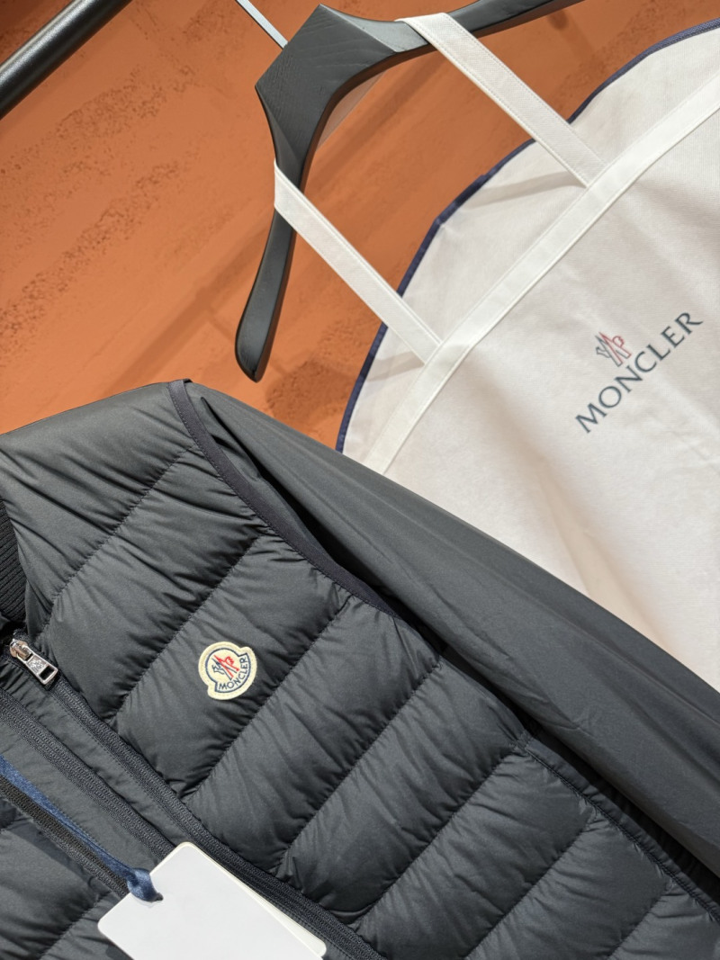 Пуховик Moncler