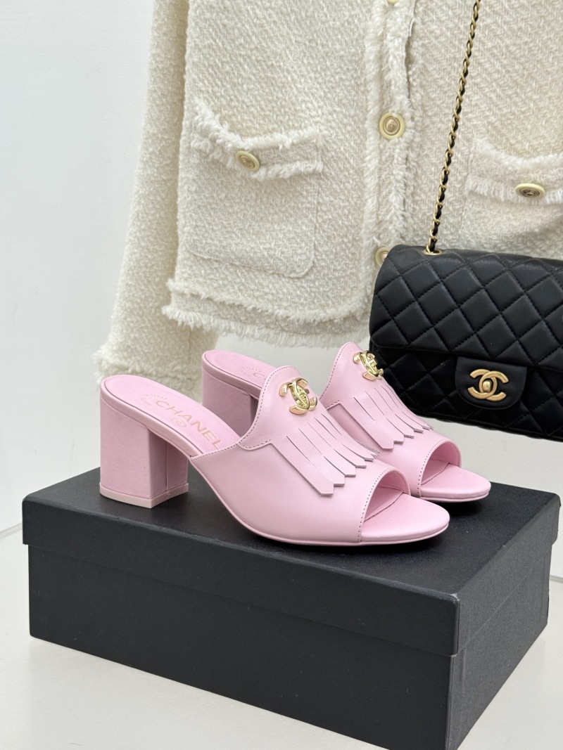 Женские мюли с декором Chanel