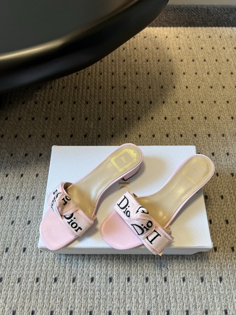 Женские розовые шлепанцы Dior с логотипом