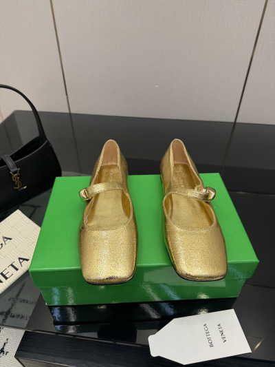 Лоферы Bottega Veneta золотые
