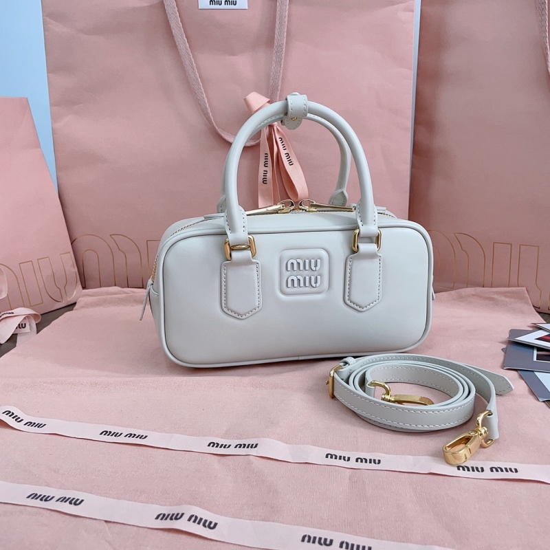 Сумка Miu Miu, модель Bowling Bag, цвет ледяной синий